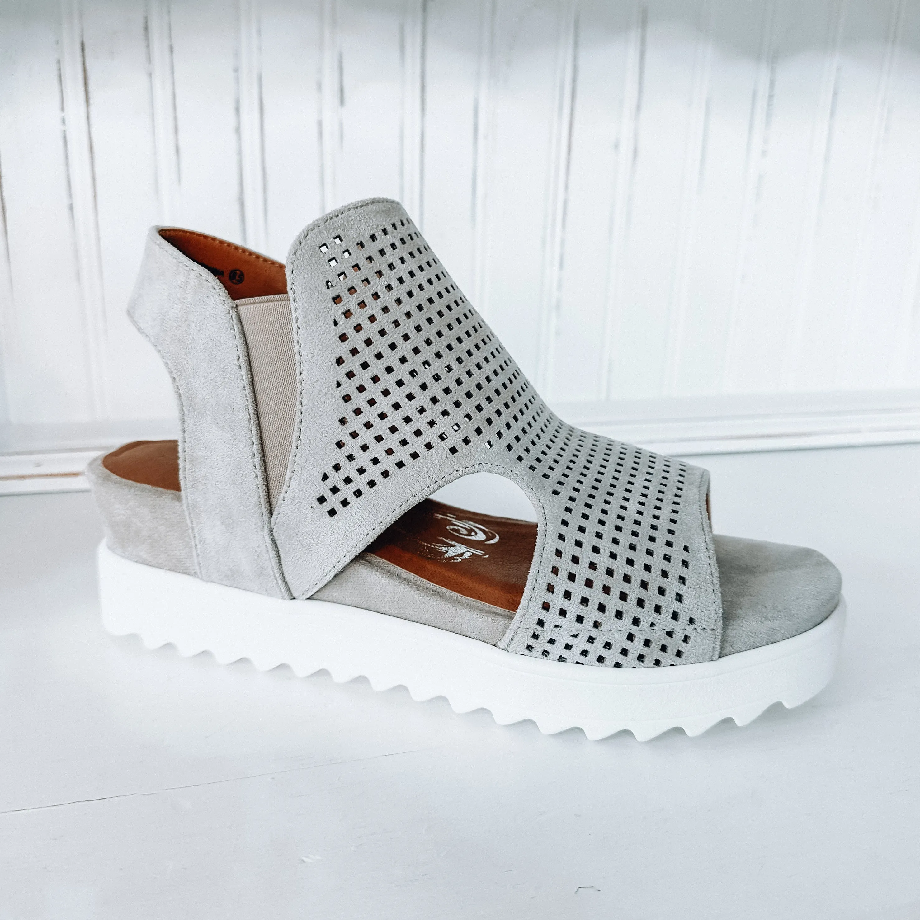 Amy Platform Sandal - Grey