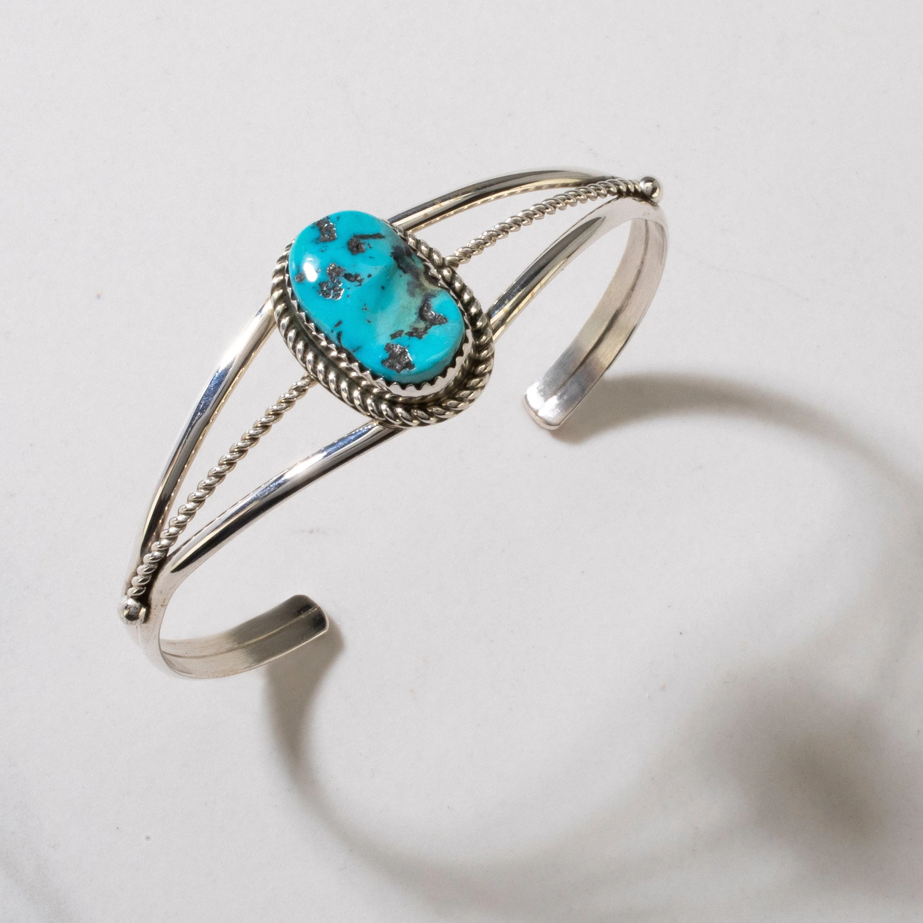 Kingman Turquoise Oval Navajo USA Native American Made 925 Sterling Silver Cuff