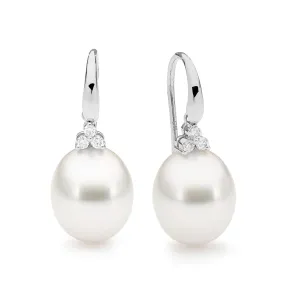 Trefoil pearl earrings